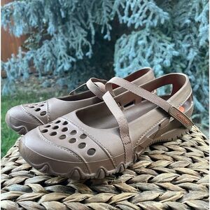 Skechers Cali Gear Tan Bronze Rubber Mary Jane Boat / Water Shoes Women’s 10
